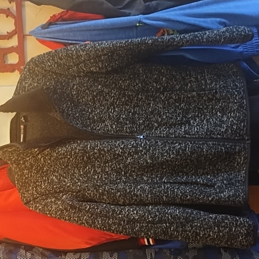 SwissTech jacket (8-10) Black And Gray Speckled.